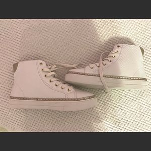 White high top leather converse NWOT *NEVER WORN* size 8 / 8.5